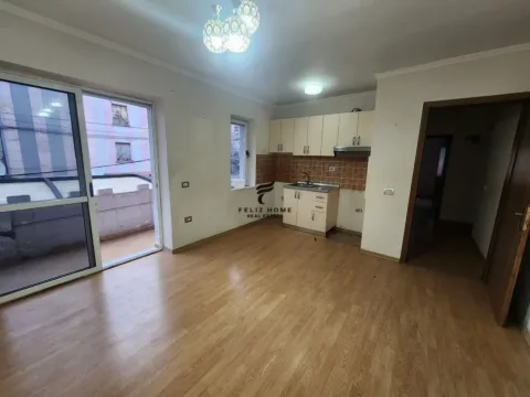 Tirane, jepet me qera zyre Kati 2, 58 m² 700 € (RRUGA BARDHYL)