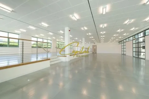 Tirane, jepet me qera ambjent biznesi Kati 1, 360 m² 2.000 € (MISTO MAME)