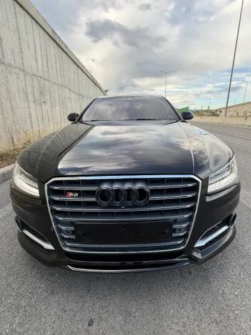 Shqiperi, shes makine Audi A8L Nafte, e zeze automatik Klima 196.000 km 18.000 €