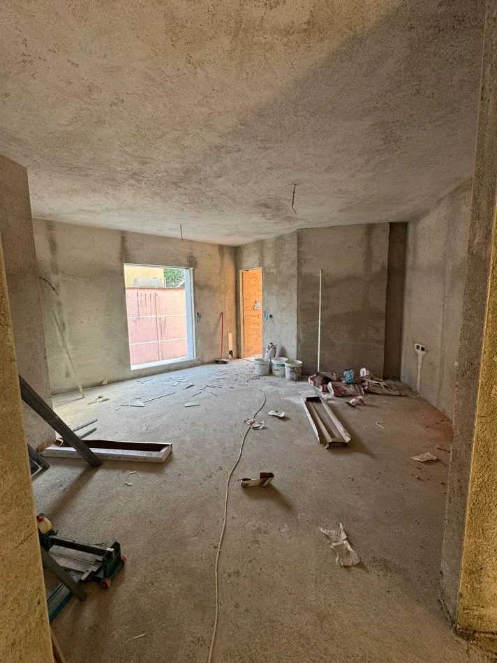 Tirane, shitet apartament 2+1 Kati 2, 99 m² 240.000 € (RRUGA E ELBASANIT)