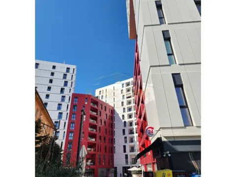 jap me qera ambjent biznesi Kati 1, 250 m² 3.200 € (FARMACIA 10)
