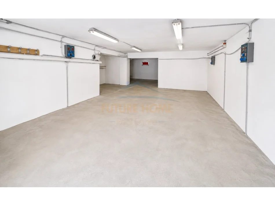 Tirane, shitet magazine Kati 0, 98 m² 47.000 € (Rruga Bardhyl)