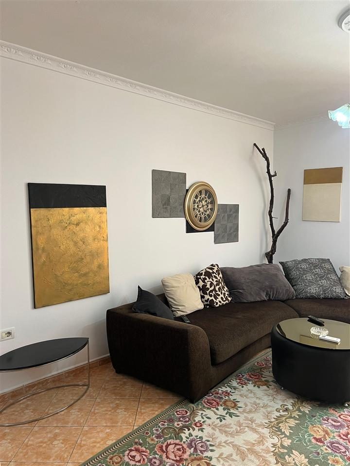 Jepet per qira 2+1+2