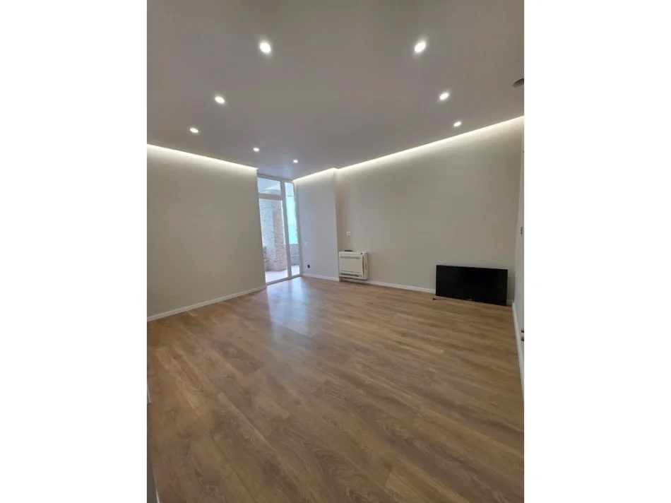 Tirane, shitet apartament 1+1+Ballkon Kati 3, 44 m² 124.000 € (Komuna e Parisit, Tirane)