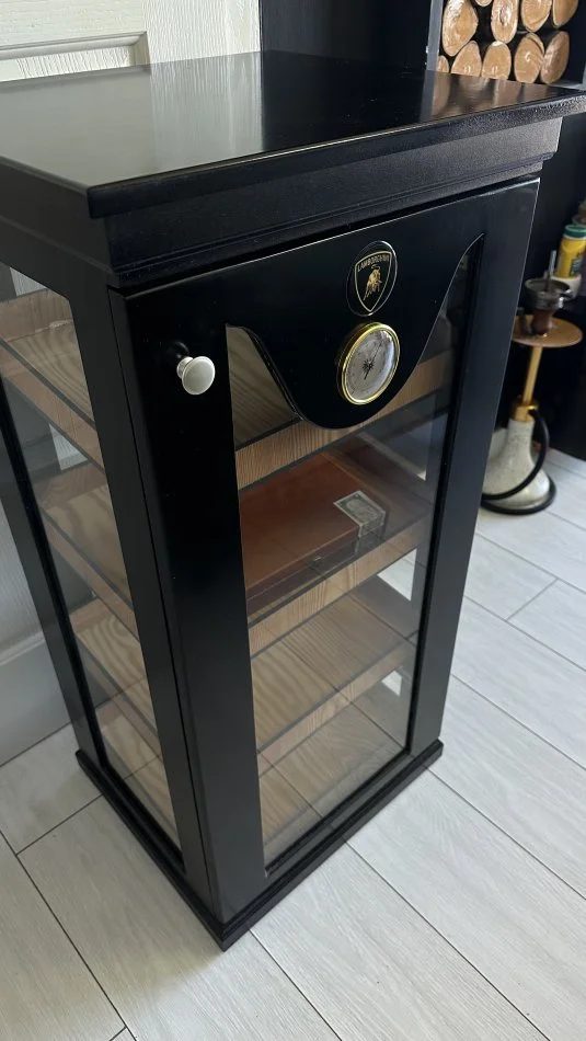 Tirane, shes SHITET KUTI E MADHE LUKSOZE HUMIDOR PER PURO CIGARE AKSESOR LAMBORGHINI SHUM E VECANT Permasat 100cm me 50c