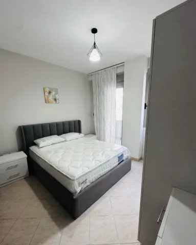 Tirane, jepet me qera apartament 1+1 Kati 5, 65 m² 580 € (RRUGA E KAVAJES)
