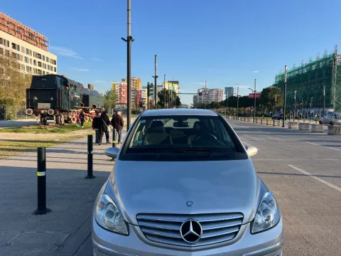Tirane, shes makine Mercedes-Benz B-Class 200 , automatik Kondicioner 290.000 km 3.700 €