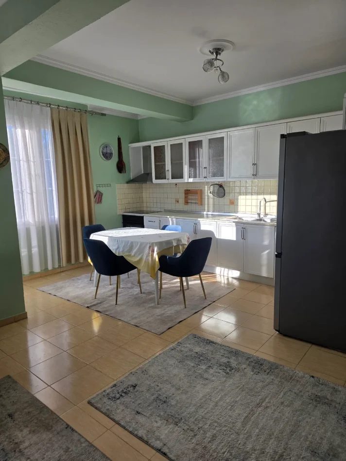 Tirane, jepet me qera apartament 2+1 Kati 2, 90 m² 650 € (ISH TREGU ELEKTRIK)