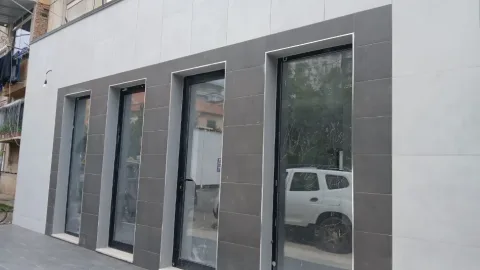 Tirane, shes ambjent biznesi Kati 1, 100 m² 300.000 € (Kongresi i Lushnjes)
