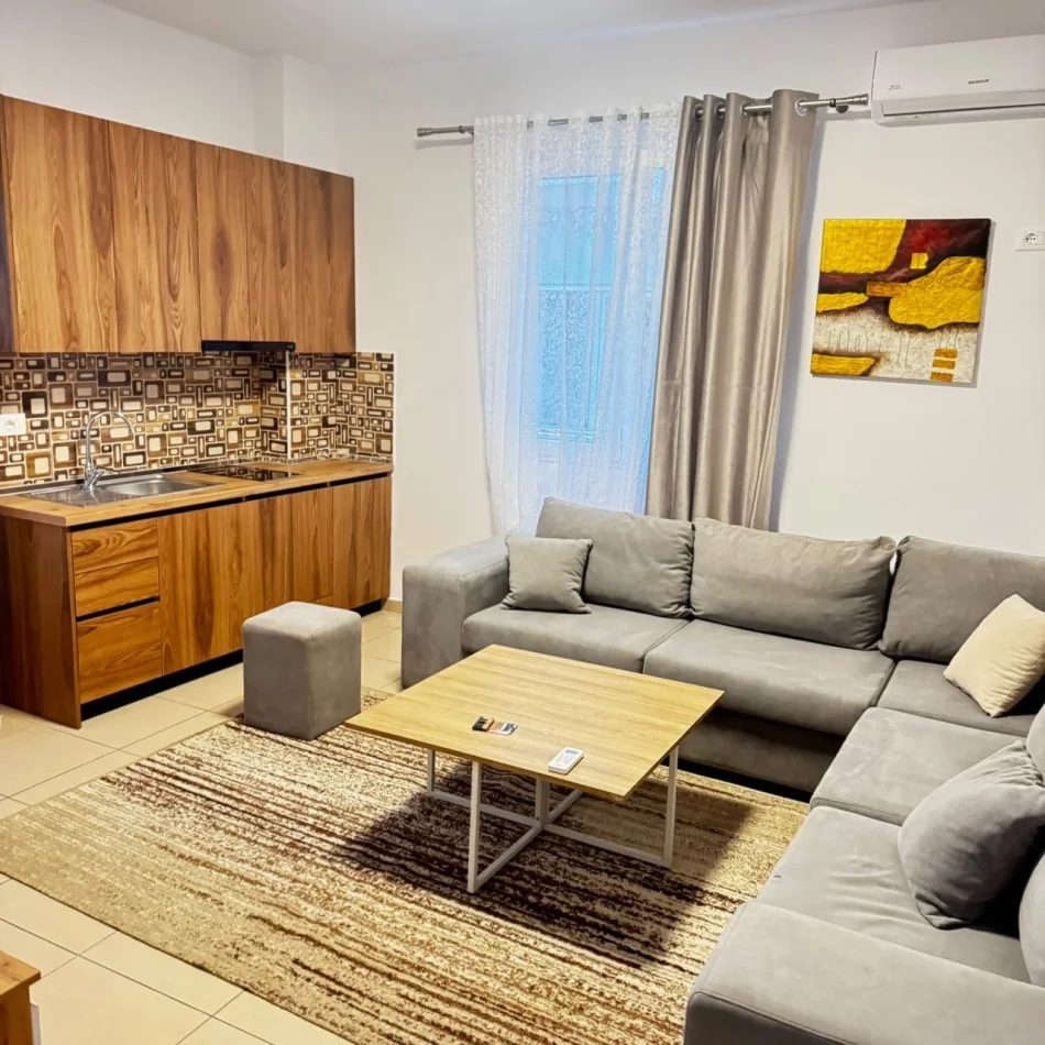 Tirane, jepet me qera apartament 1+1 Kati 0, 500 € (Rruga 5 Maji)