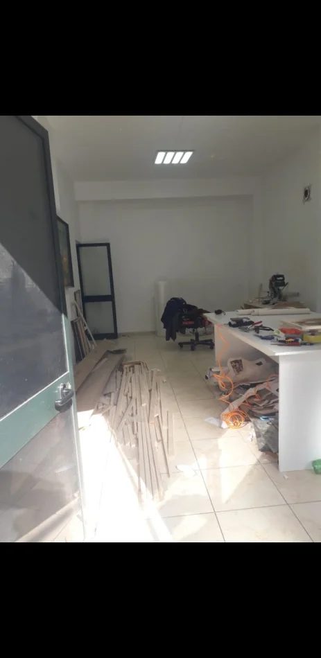 Tirane, jepet me qera ambjent biznesi Kati 0, 35 m² 450 € (Rruga Riza Cerova)