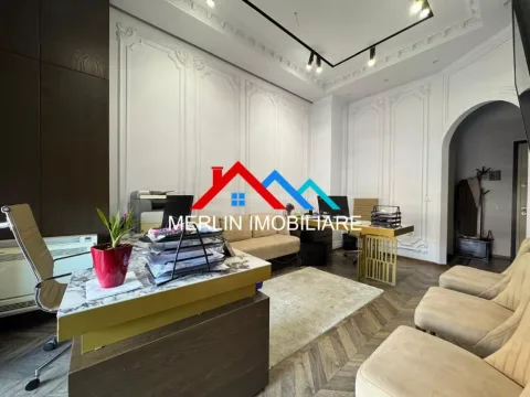 Tirane, jepet me qera zyre Kati 7, 55 m² 650 € (RRUGA BEDRI KARAPICI,SPITALI AMERIKAN 3.)