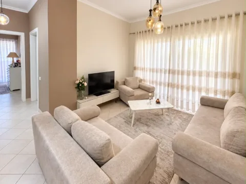 ME QERA: 2+1+2wc 📍Komuna e Parisit (Perballe Kristal Center)-70,000 Leke/Muaj - K.2 - SP.100m² | Totalisht i Rinovuar dh