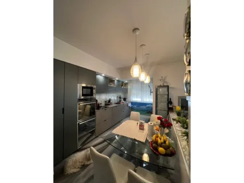 Tirane, shitet apartament 3+1 Kati 3, 126 m² 305.000 € (KOMUNA E PARISIT)