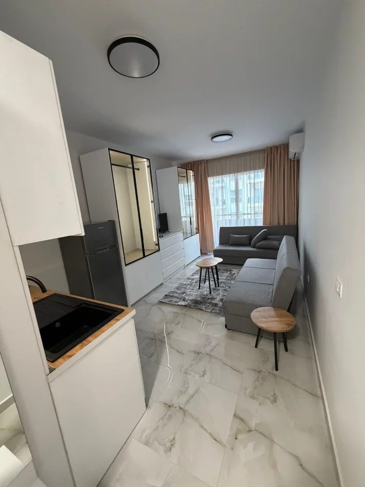 Tirane, jepet me qera ambjent biznesi Kati 4, 150 m² 2.000 € (KOMPLEKSI AURA)