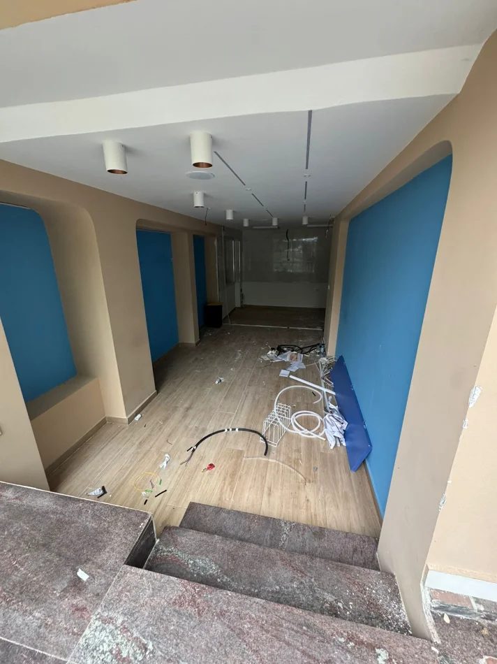 Tirane, jepet me qera dyqan , 60 m² 1800 € (SHESHI SKENDERBEJ)