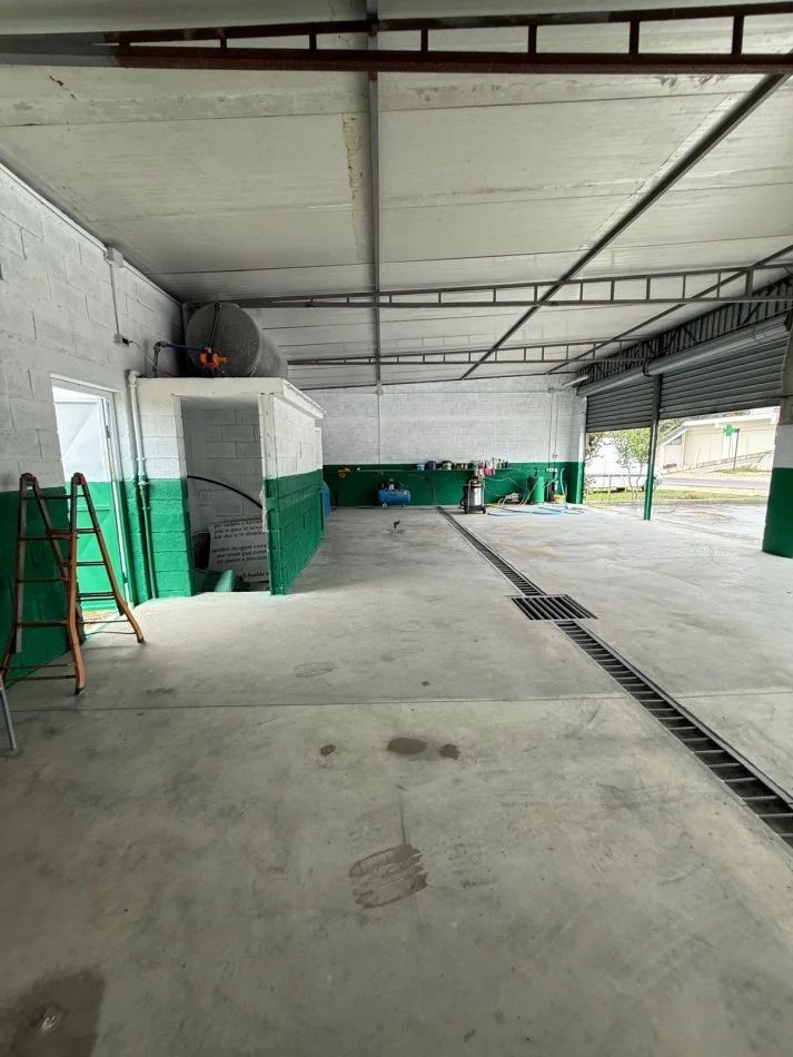 Tirane, jepet me qera magazine , 1.000 m² 1.500 € (PEZE HELMES)