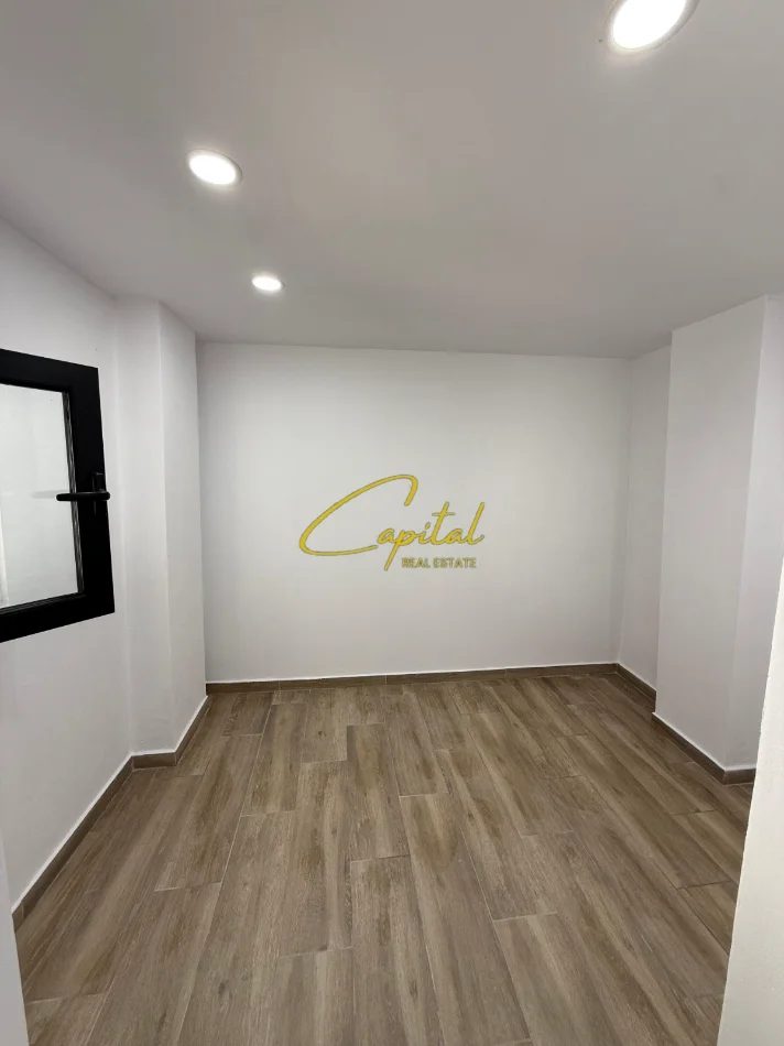 Tirane, jepet me qera zyre Kati 1, 60 m² 1.000 € (ALI DEMI)