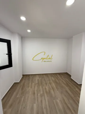 Tirane, jepet me qera zyre Kati 1, 60 m² 1.000 € (ALI DEMI)