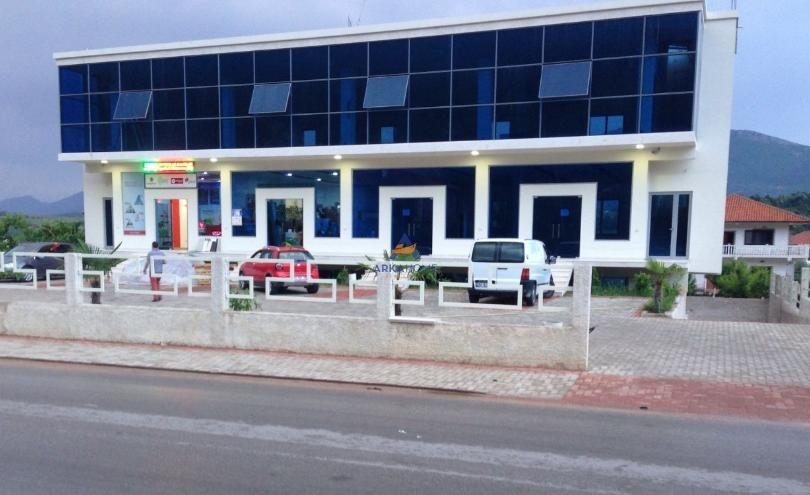 JEPET ME QERA AMBIENT BIZNESI 400 M2 " NE BERZHITE" 1200 EUR