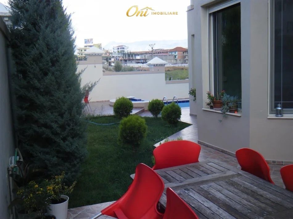 Tirane, shitet Vile Vile 3 Katshe Kati 3, 660 m² 1.300.000 € (rruga e elbasanit)