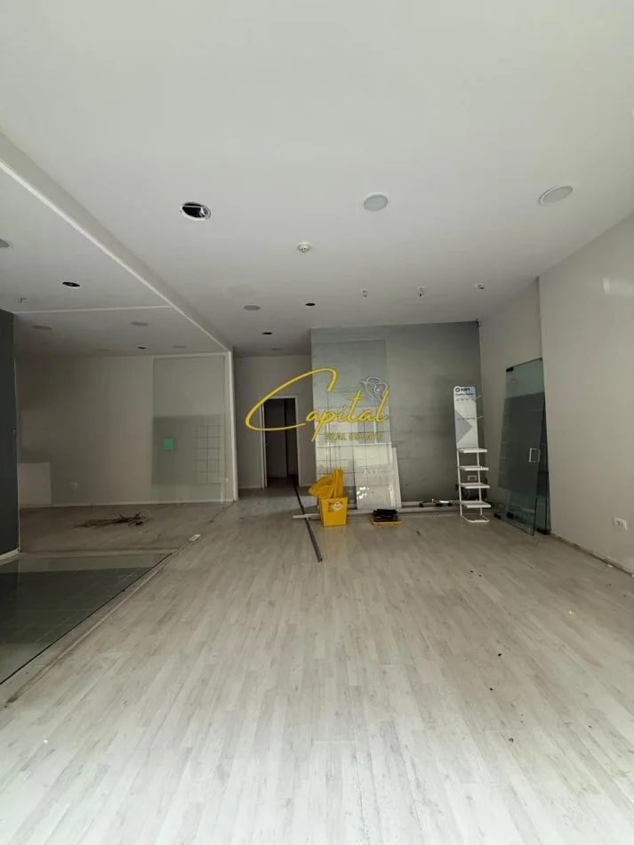 Tirane, shitet dyqan Kati 0, 87 m² 350.000 € (KOPSHTI ZOOLOGJIK)