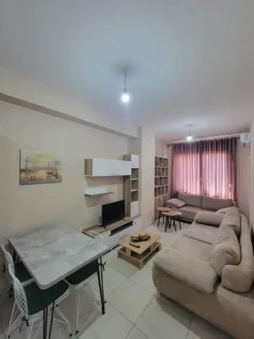 Tirane, jepet me qera apartament 1+1 Kati 7, 60 m² 450 € (astir)