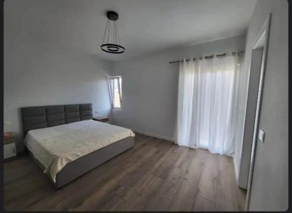 Tirane, jepet me qera apartament 1+1 Kati 4, 70 m² 550 € (ISH PARKU)