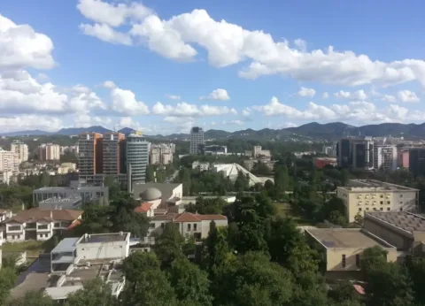 Tirane, shitet dyqan Kati 1, 450 m² 1.350.000 € (ish blloku)
