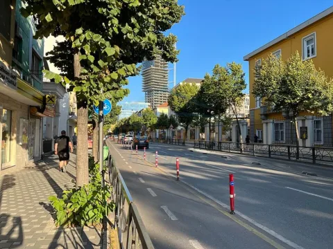 Tirane, shitet ambjent biznesi Kati 0, 47 m² 190.000 € (Rruga e Durresit)