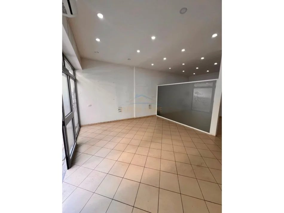 Tirane, shitet ambjent biznesi Kati 0, 98 m² 216.000 € (Yzberisht)
