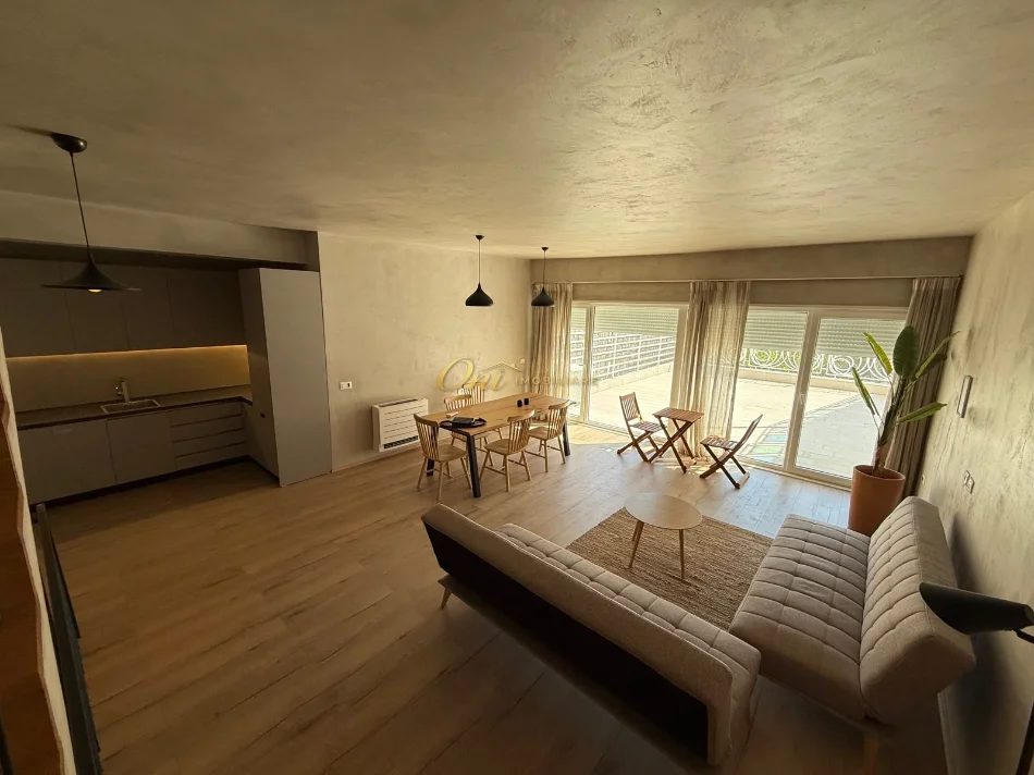 Tirane, jepet me qera apartament 2+1 Kati 3, 180 m² 1.200 € (KODRA E DIELLIT)