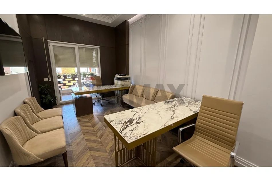 Tirane, jepet me qera zyre Kati 7, 60 m² 650 € (Perball Spitalit "Amerikan 3")