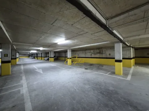 Tirane, shitet ambjent biznesi Kati 0, 81 m² 100.000 € (XHAMLLIKU)