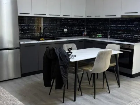 APARTAMENT ME QERA 2+1 5 MAJI 700 EURO FH-67895