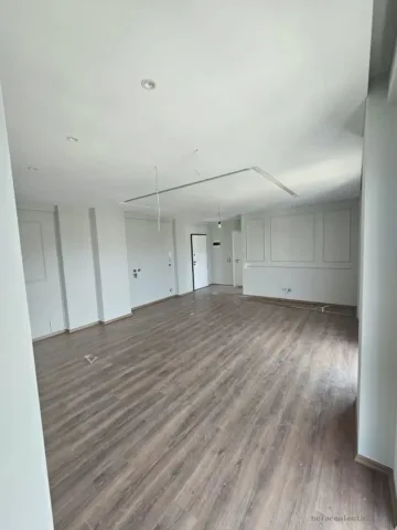 [BZ21047] Tirane, jepet me qera zyre Kati 7, 106 m² 650 €