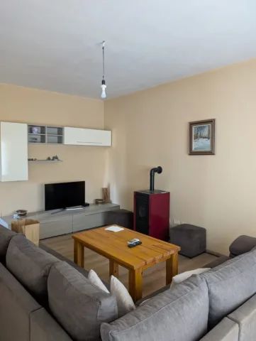 Tirane, jepet me qera apartament 2+1 Kati 1, 100 m² 550 € (Fresku)
