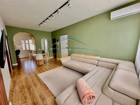 Tirane, jepet me qera apartament 2+1+Ballkon Kati 3, 73 m² 800 € (Rruga e Durrësit, Tiranë)