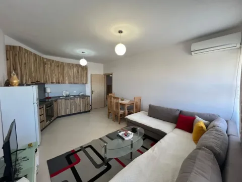 Tirane, jepet me qera apartament 1+1 Kati 8, 70 m² 500 € (YZBERISHT)