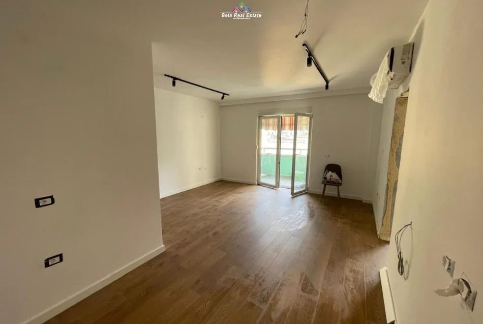 Tirane, jepet me qera zyre Kati 3, 67 m² 1.000 € (Rruga e ELbasanit)