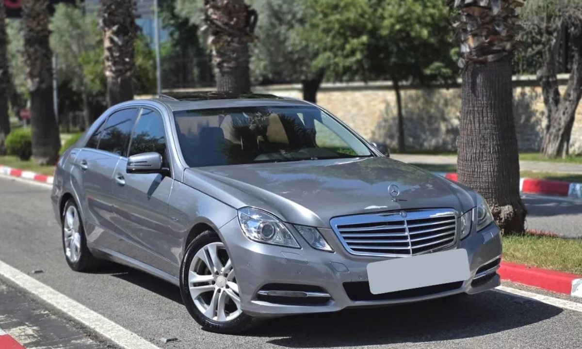 Makine me qera Mercedes-Benz E-Class 220 – 2.2 Diesel duke filluar nga 50 euro dita
