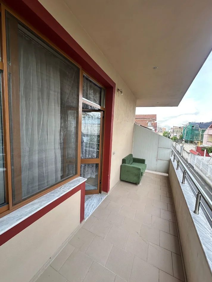 Tirane, jepet me qera Garsioner, kati 2, Mobiluar, Çmimi 32.000 Lekë të Reja, tek Bulevardi i Ri, Tiranë.