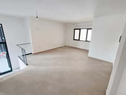 Tirane, shes ambjent biznesi Kati 0, 44 m² 140.000 € (Green City)