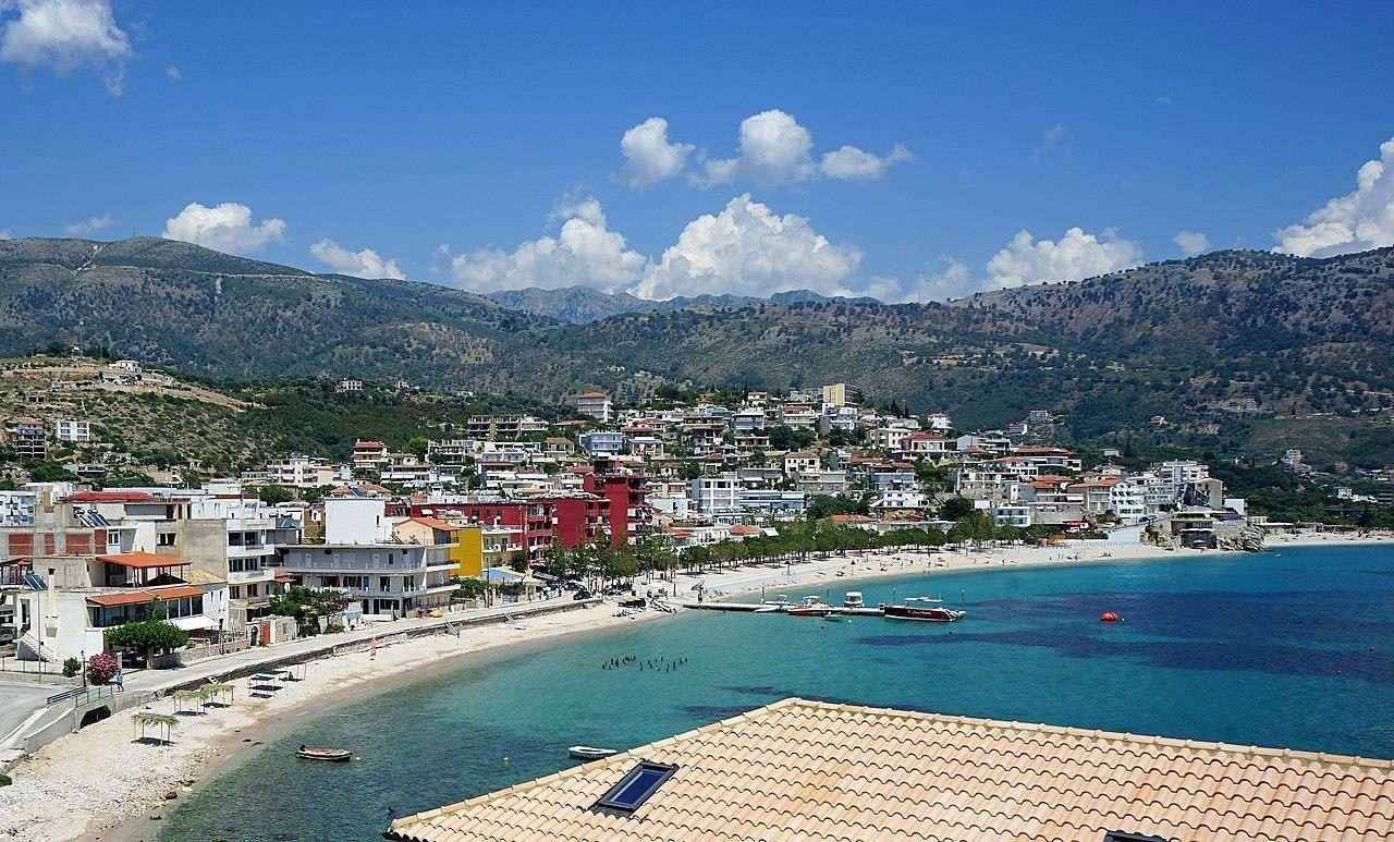 Kërkohet Sanitare ( HIMARE - Bregdet ) Punesim Gjithe Vitin