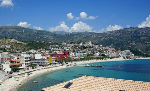 Kërkohet Sanitare ( HIMARE - Bregdet ) Punesim Gjithe Vitin
