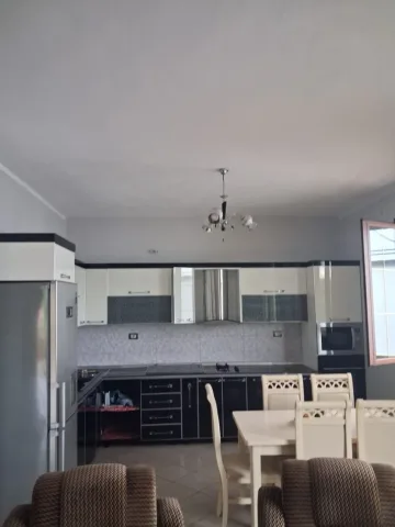Tirane, jepet me qera apartament 2+1 Kati 2, 130 m² 400 € (Laprakë)