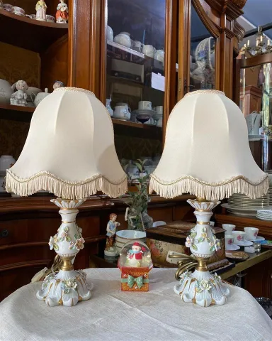 Abazhur komodine, Capodimonte, porcelani, 2 njesoj.