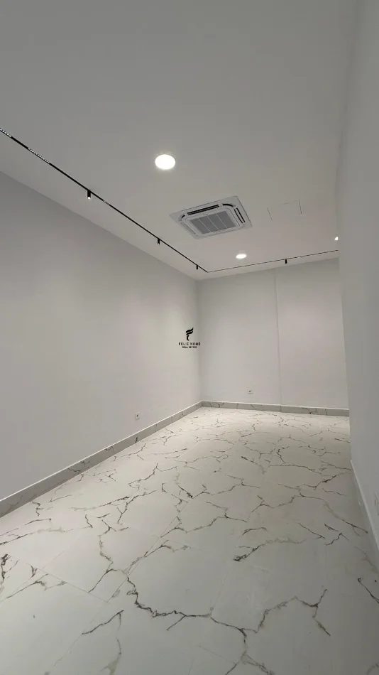Tirane, shitet dyqan Kati 0, 38 m² 195.000 € (RRUGA E DURRESIT)
