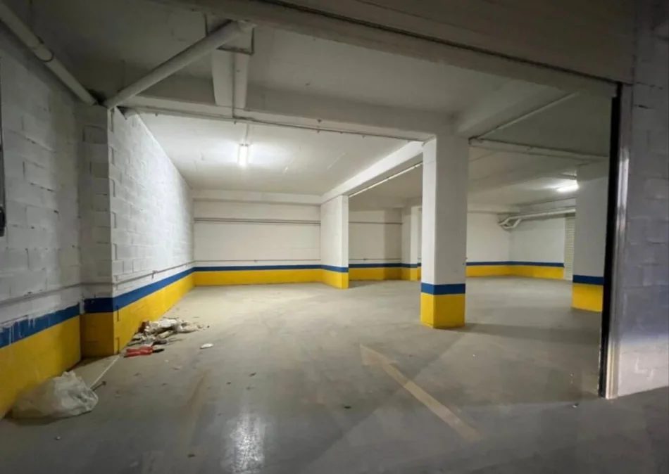 Tirane, jepet me qera magazine Kati -1, 200 m² 1100 € (ASTIR)