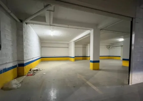 Tirane, jepet me qera magazine Kati -1, 200 m² 1100 € (ASTIR)